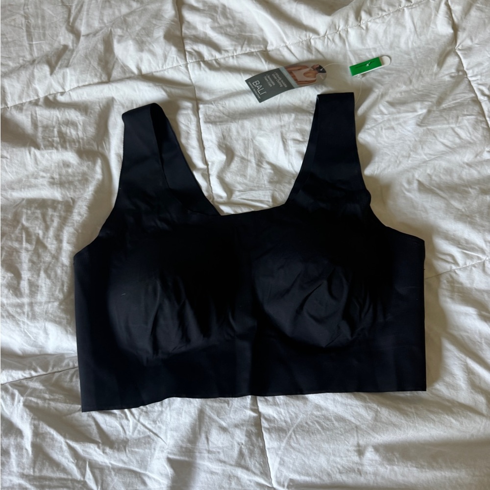 NWT Bali Comfort Revolution® EasyLite Seamless Wireless Bra Size Large